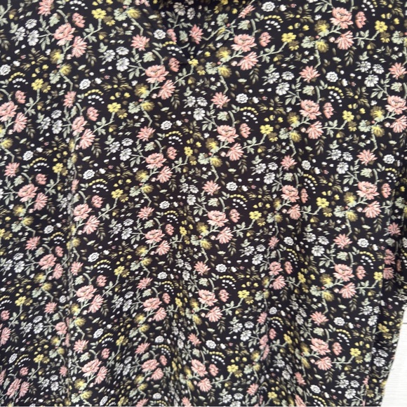LOFT | Lightweight Romantic Floral Top | Size XS | - Picture 3 of 9